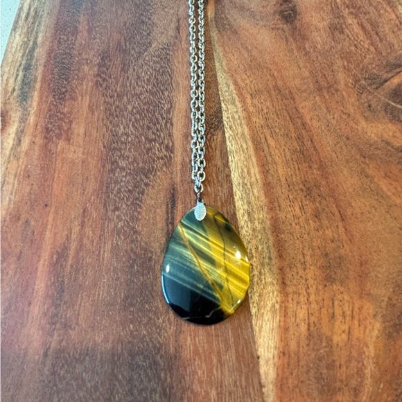 Tiger’s Eye Polished Pendant Necklace Oval Stone on Silver Tone Chain Green Gold - Picture 2 of 6